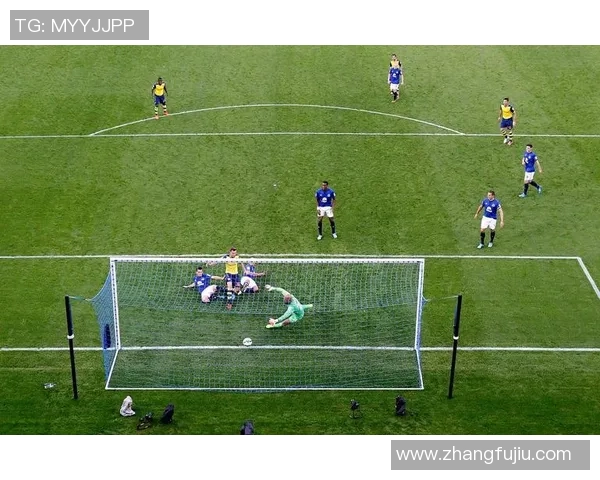 足球明星抠像视频揭秘球场背后的故事与精彩瞬间